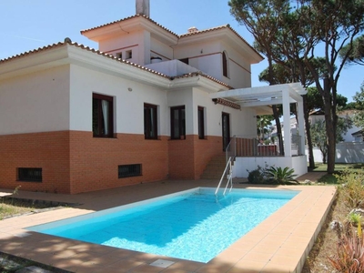 Alquiler Chalet en Calle BOGOTA Chiclana de la Frontera. Buen estado plaza de aparcamiento 300 m²