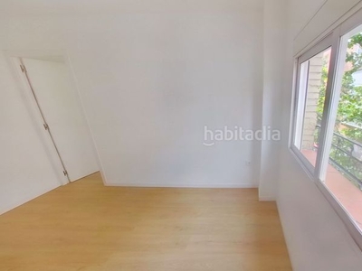 Alquiler piso con 3 habitaciones en Palomeras Bajas Madrid