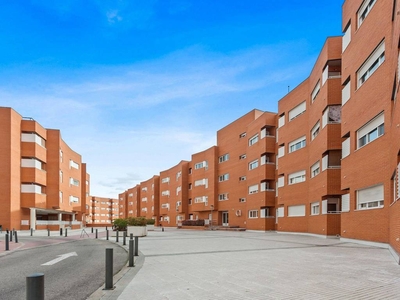 Alquiler Piso Pinto. Piso de dos habitaciones en Paseo De Las Artes 28. Nuevo con terraza