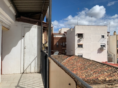 Ático exterior y muy luminoso situado entre la Madalena y el Coso. Venta Zaragoza