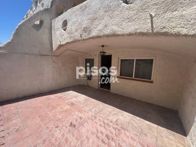 Casa adosada en venta en La Puebla de Alfindén