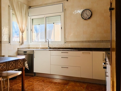 Casa con 4 habitaciones con calefacción en Corbera de Llobregat