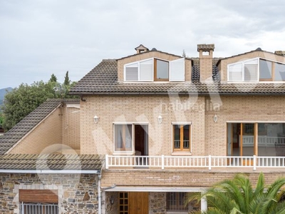 Casa con 9 habitaciones amueblada con parking, calefacción, aire acondicionado y vistas a la montaña en Castellnou de Bages
