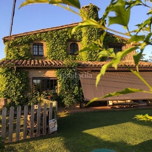 Chalet en carrer major acogedora casa de 300m2 y bonito jardín de 800m2 en Perafita