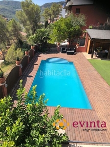 Chalet fantástica casa con piscina y vistas! en Vallirana