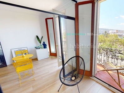 Piso en venta , con 60 m2 + balcón, 2 habitaciones y 2 baños y ascensor. en Barcelona