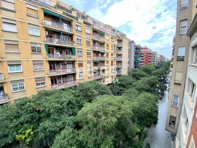 Piso en venta en Carrer de Còrsega, cerca de Carrer de Lepant