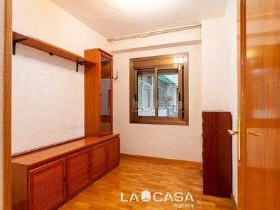 Piso en venta en carrer de sant iscle, en Turó de la Peira Barcelona