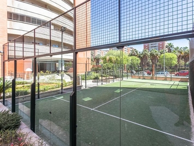 Piso exclusivo y moderno piso con piscina y plaza de garaje en Sevilla
