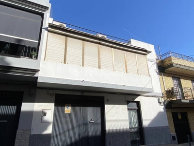 Venta Casa adosada Mairena del Aljarafe. A reformar plaza de aparcamiento con balcón 321 m²