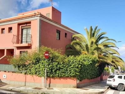 Venta Casa adosada San Cristóbal de La Laguna. Con terraza 270 m²