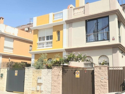 Venta Casa unifamiliar en Rubi 13 Mairena del Aljarafe. Buen estado plaza de aparcamiento 300 m²