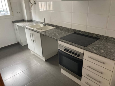 Venta Piso Chiva. Piso de dos habitaciones en Calle Molinos. Planta baja