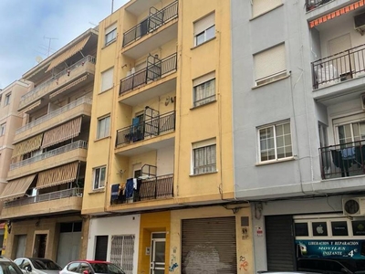 Venta Piso Gandia. Piso de tres habitaciones en Calle Calle Sant Pere. Tercera planta con terraza