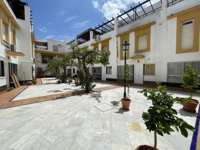 Venta Piso Olivares. Piso de tres habitaciones en Calle CONSTITUCION. Buen estado primera planta con terraza