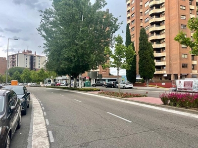 Venta Piso Valladolid. Piso de cuatro habitaciones Buen estado plaza de aparcamiento