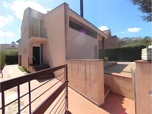 CASA UNIFAMILIAR EN VENTA