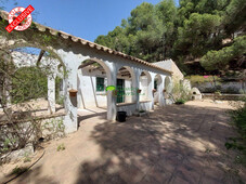 Casa con terreno en Cómpeta