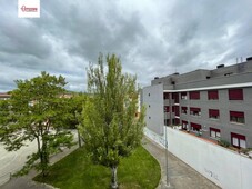 Venta Piso Miranda de Ebro. Piso de tres habitaciones en Santa Teresa. Tercera planta