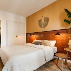 Alquiler apartamento piso de tres habitaciones en la calle casanova en Barcelona