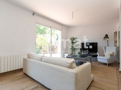 Alquiler casa adosada con 3 habitaciones amueblada con parking, calefacción, aire acondicionado y jardín en Sant Just Desvern