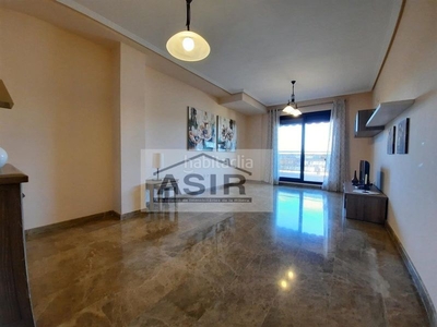 Alquiler piso bonito piso seminuevo en perfecto estado con terraza y garaje y trastero incluidos en Alzira