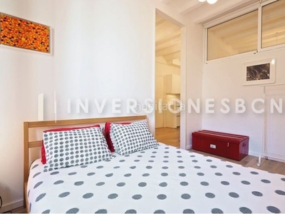 Alquiler piso con 2 habitaciones con calefacción y aire acondicionado en Barcelona