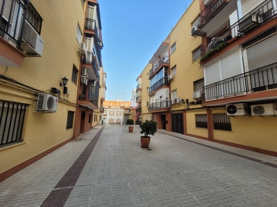 Alquiler piso en calle padre méndez casariego 25 estupendo piso con ascensor amueblado en estupenda zona de amador de los ríos en Sevilla