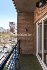 Alquiler piso exterior con terraza y parking en paseo castellana en Madrid