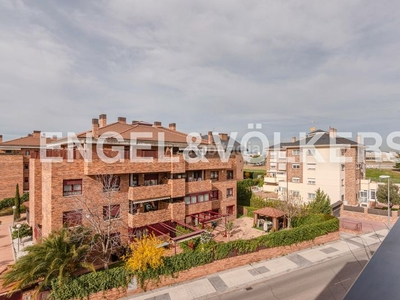 Alquiler piso fantastico y luminoso atico duplex en alquiler zona golf/carralero en Majadahonda