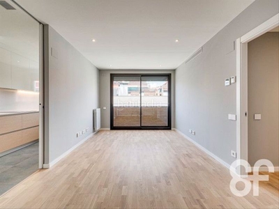 Alquiler piso maravilloso piso en alquiler de obra nueva en la calle tort, La Bordeta. en Barcelona