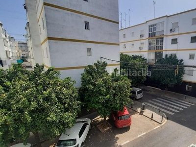 Alquiler piso se alquila piso en el plantinar en El Plantinar - Avda. La Paz - El Juncal Sevilla