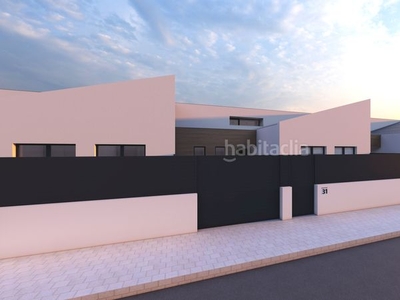 Casa adosada con 3 habitaciones con parking, piscina y calefacción en Olías del Rey