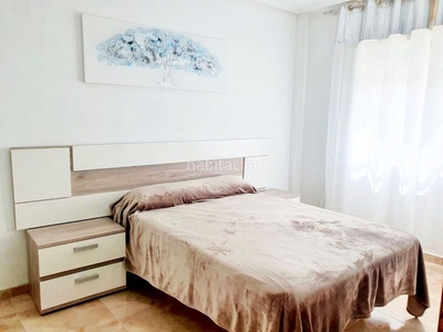 Casa adosada con 3 habitaciones con parking y aire acondicionado en Murcia