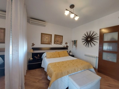 Casa adosada con 4 habitaciones con parking, calefacción y aire acondicionado en Reus