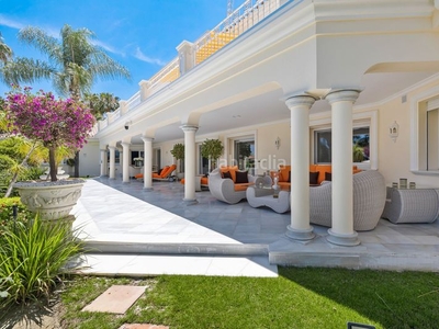 Casa en urbanización la cerquilla villa en la cerquilla con jardin tropical y casa de invitados en Marbella