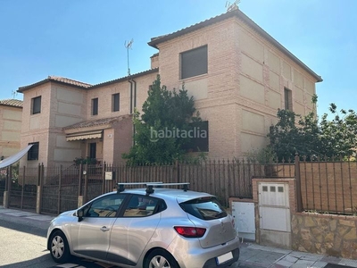 Casa pareada con 4 habitaciones con parking, calefacción y aire acondicionado en Villaluenga de la Sagra