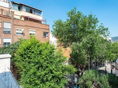 Dúplex de 3 habitaciones, terraza, parking y trastero en la font d'en fargues en Barcelona