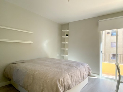 Elegante habitación en alquiler en apartamento de 3 dormitorios, Camins al Grau