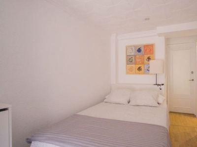 Encantadora habitación para alquilar en apartamento de 3 dormitorios en Camins al Grau