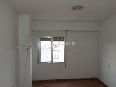 Piso con 4 habitaciones con ascensor y parking en Alginet