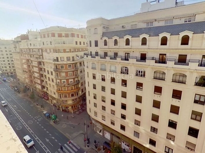 Piso con 6 habitaciones con ascensor, calefacción y aire acondicionado en Valencia