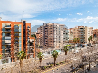 Piso en avenida músico maestro rodrigo 107 piso con 3 habitaciones con ascensor, piscina, calefacción y aire acondicionado en Valencia