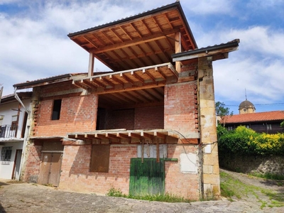 Venta Casa unifamiliar en Bo Castillo Pedroso 9 Corvera de Toranzo. A reformar 308 m²