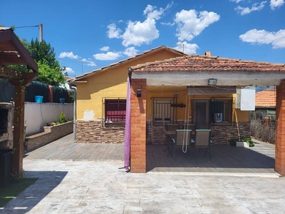 Venta Chalet en cerco 3 Burgohondo. Con terraza 100 m²