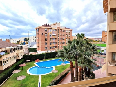 Venta de piso con piscina y terraza en Babel (Alicante)