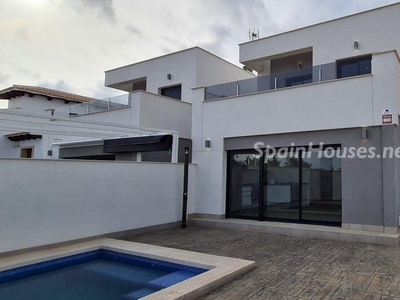 Villa en venta en Villamartín-Las Filipinas, Orihuela