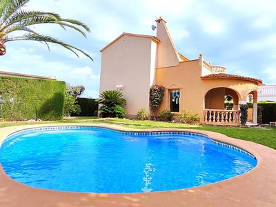 Villa Renoir con jardín y piscina