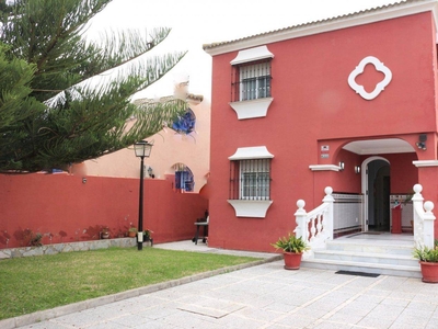 Venta Casa unifamiliar Algeciras. Con terraza 285 m²