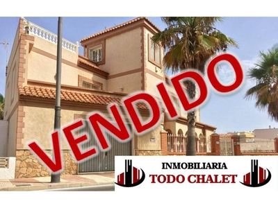 Venta Casa unifamiliar Roquetas de Mar. A reformar con terraza 280 m²